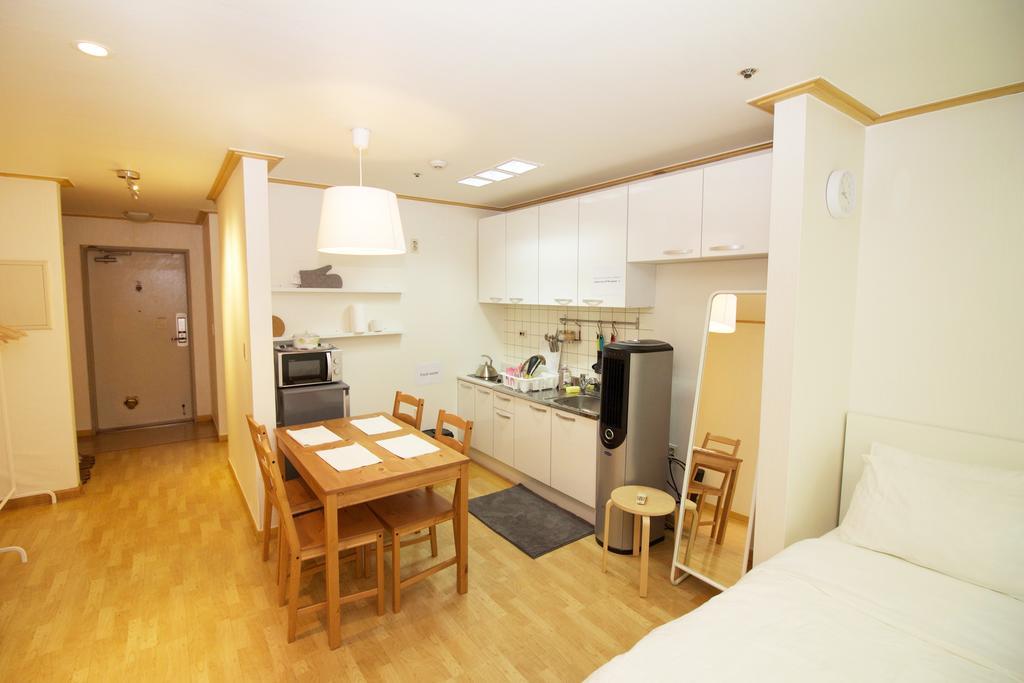 Junho House *