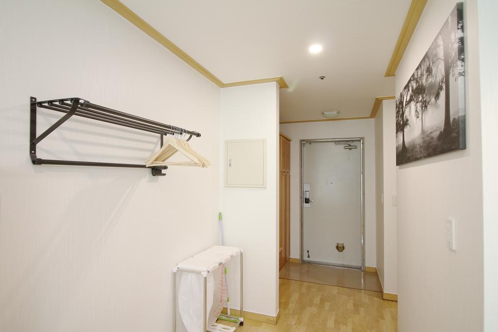 Junho House *